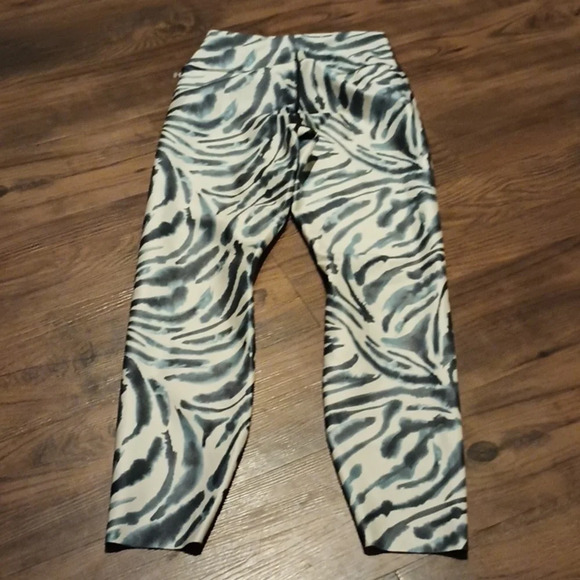 Good American Pearlescent White Water Color Zebra Print High Waist Leggings A40 - Picture 5 of 5